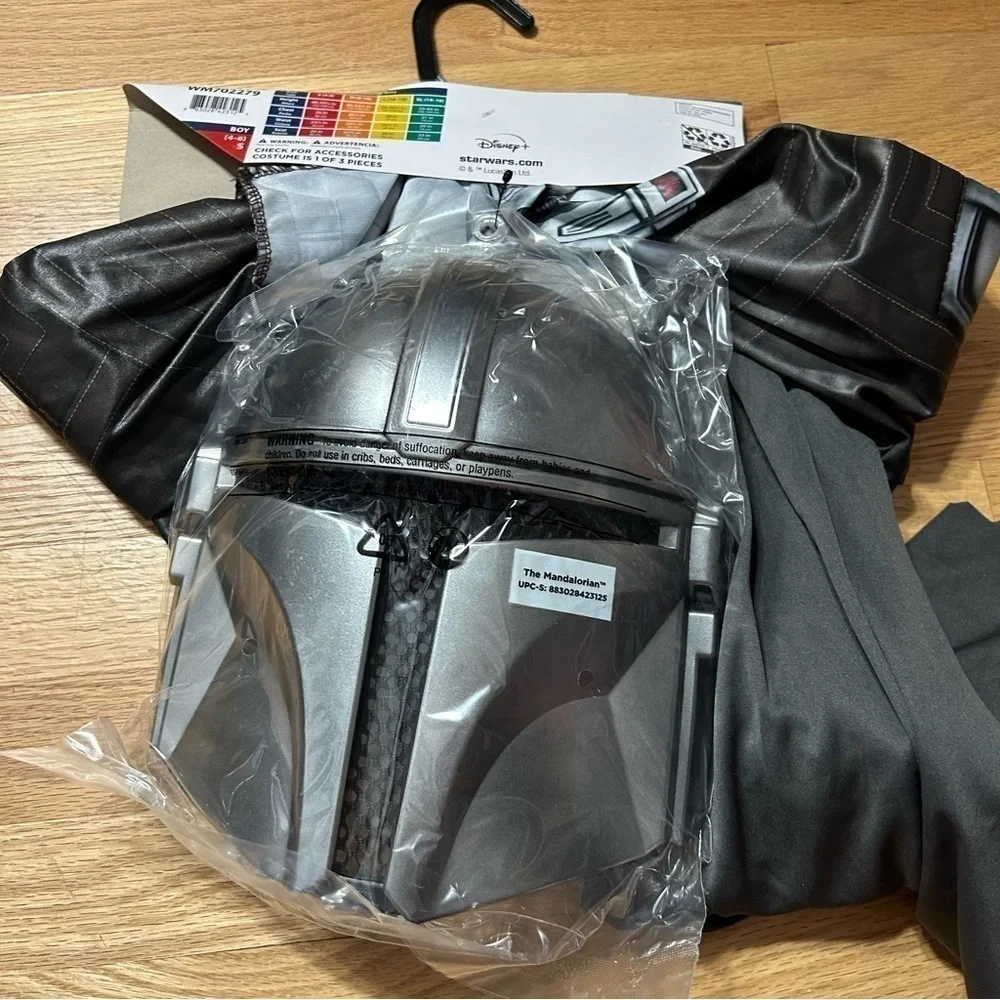 Star Wars Mandalorian Costume NEW Small 4-6 Disney Jumpsuit Halloween Mask Cape